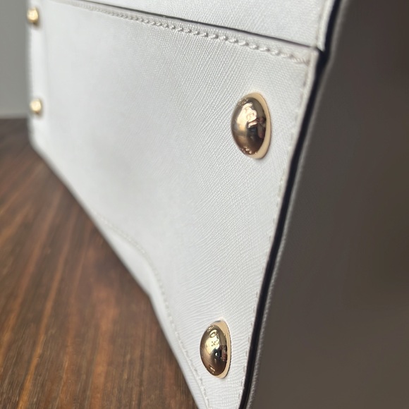 Michael Kors white large hamilton 2 way bag. - Picture 13 of 14